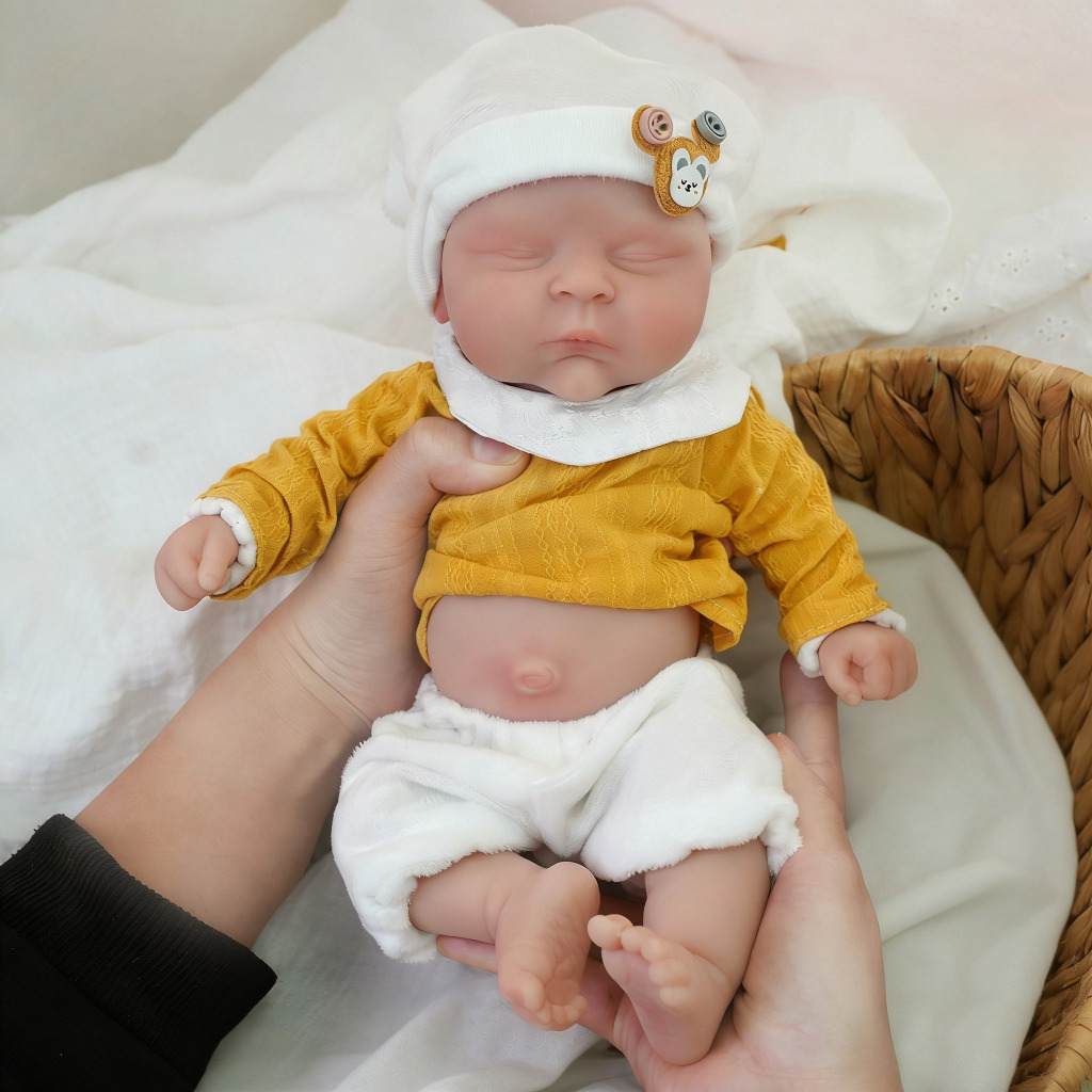 Bebê Reborn Boneca Silicone Sólido Realista 35cm Brastoy - Imagem 5